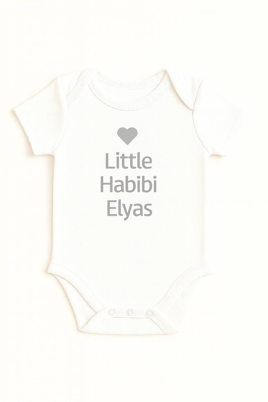 Kurzarm-Babybody mit Herzmotiv & Wunschtext (100% Baumwolle)