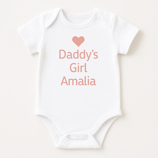 Kurzarm-Babybody mit Herzmotiv & Wunschtext (100% Baumwolle)