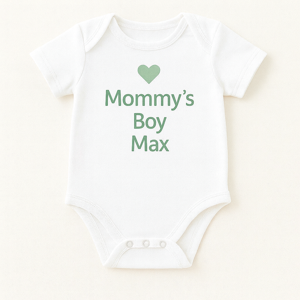 Kurzarm-Babybody mit Herzmotiv & Wunschtext (100% Baumwolle)