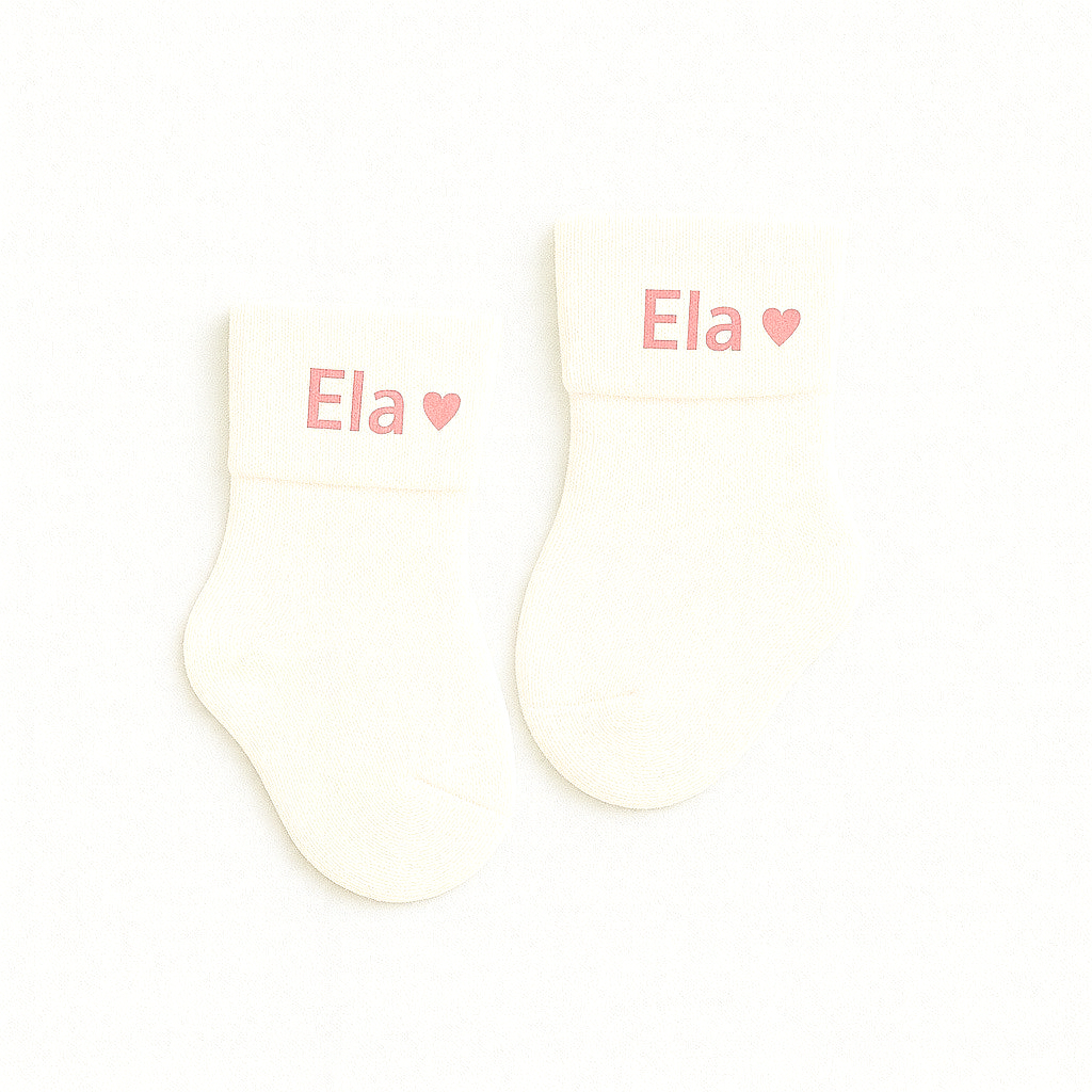 Personalisierte Baby-Socken mit Herzmotiv