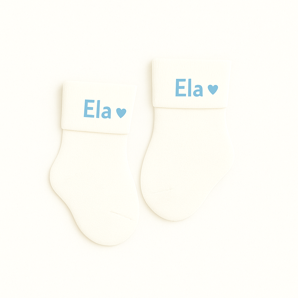 Personalisierte Baby-Socken mit Herzmotiv