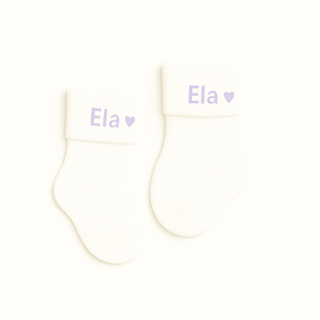 Personalisierte Baby-Socken mit Herzmotiv