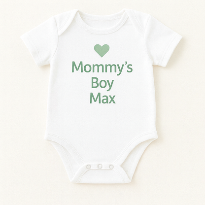 Kurzarm-Babybody mit Herzmotiv & Wunschtext (100% Baumwolle)