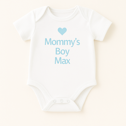 Kurzarm-Babybody mit Herzmotiv & Wunschtext (100% Baumwolle)