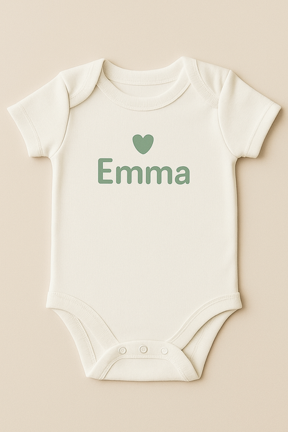 Kurzarm-Babybody mit Herzmotiv & Name (100% Baumwolle)