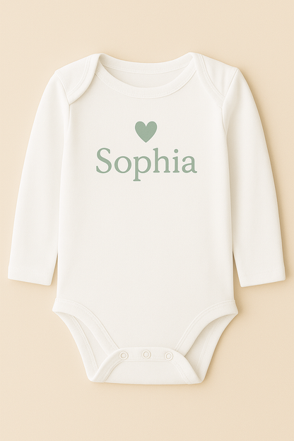 Langarm-Babybody mit Herzmotiv & Name (100% Baumwolle)