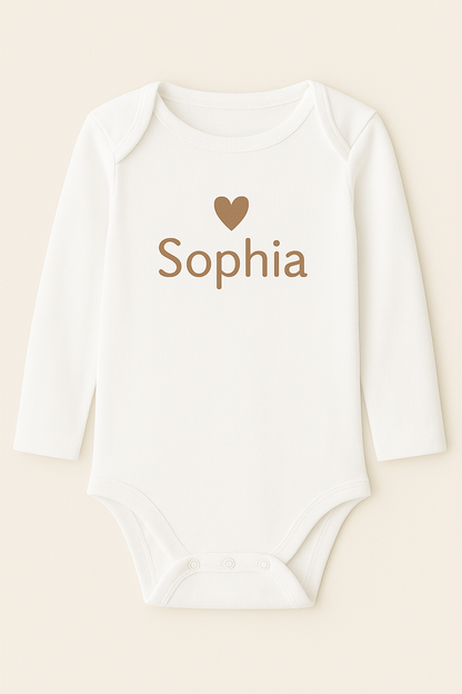 Langarm-Babybody mit Herzmotiv & Name (100% Baumwolle)