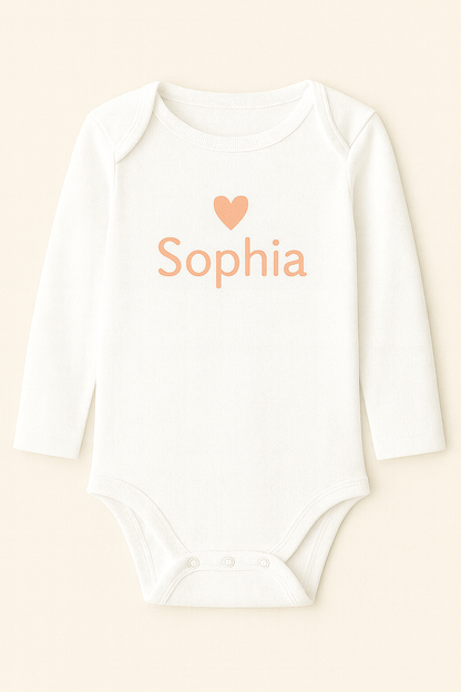 Langarm-Babybody mit Herzmotiv & Name (100% Baumwolle)