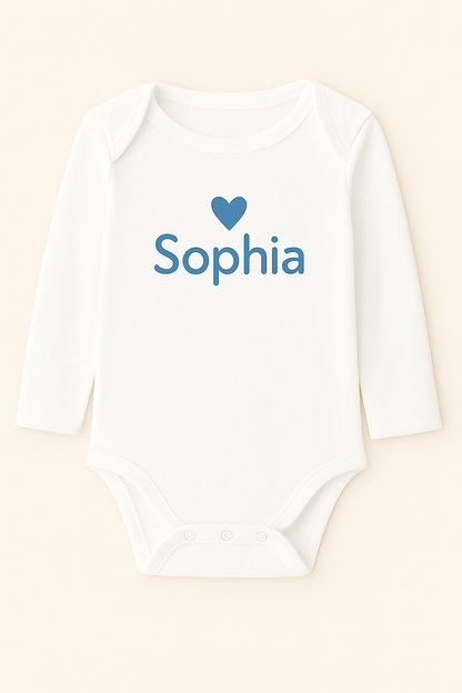 Langarm-Babybody mit Herzmotiv & Name (100% Baumwolle)