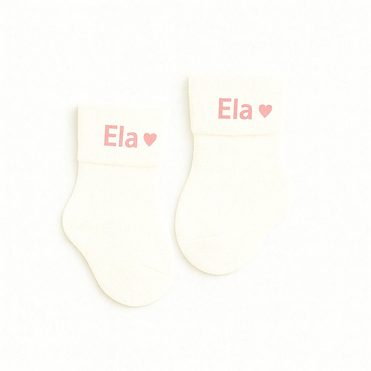 Personalisierte Baby-Socken mit Herzmotiv